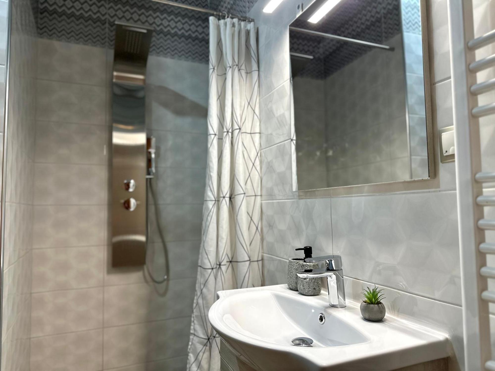 εmerald Luxury *